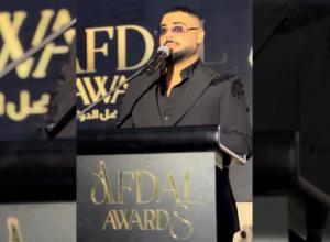 نجاح الاخرس لهذا العام تخطى وعوده ويحظى بجائزة افضل نجم عربي شاب .