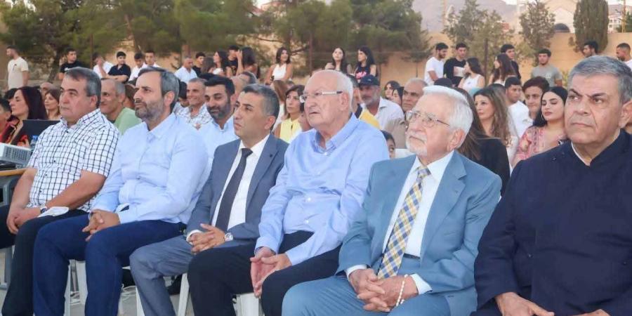 ثانوية ألبير منصور في رأس بعلبك خرجت طلابها الناجحين وكرمت مديرها السابق